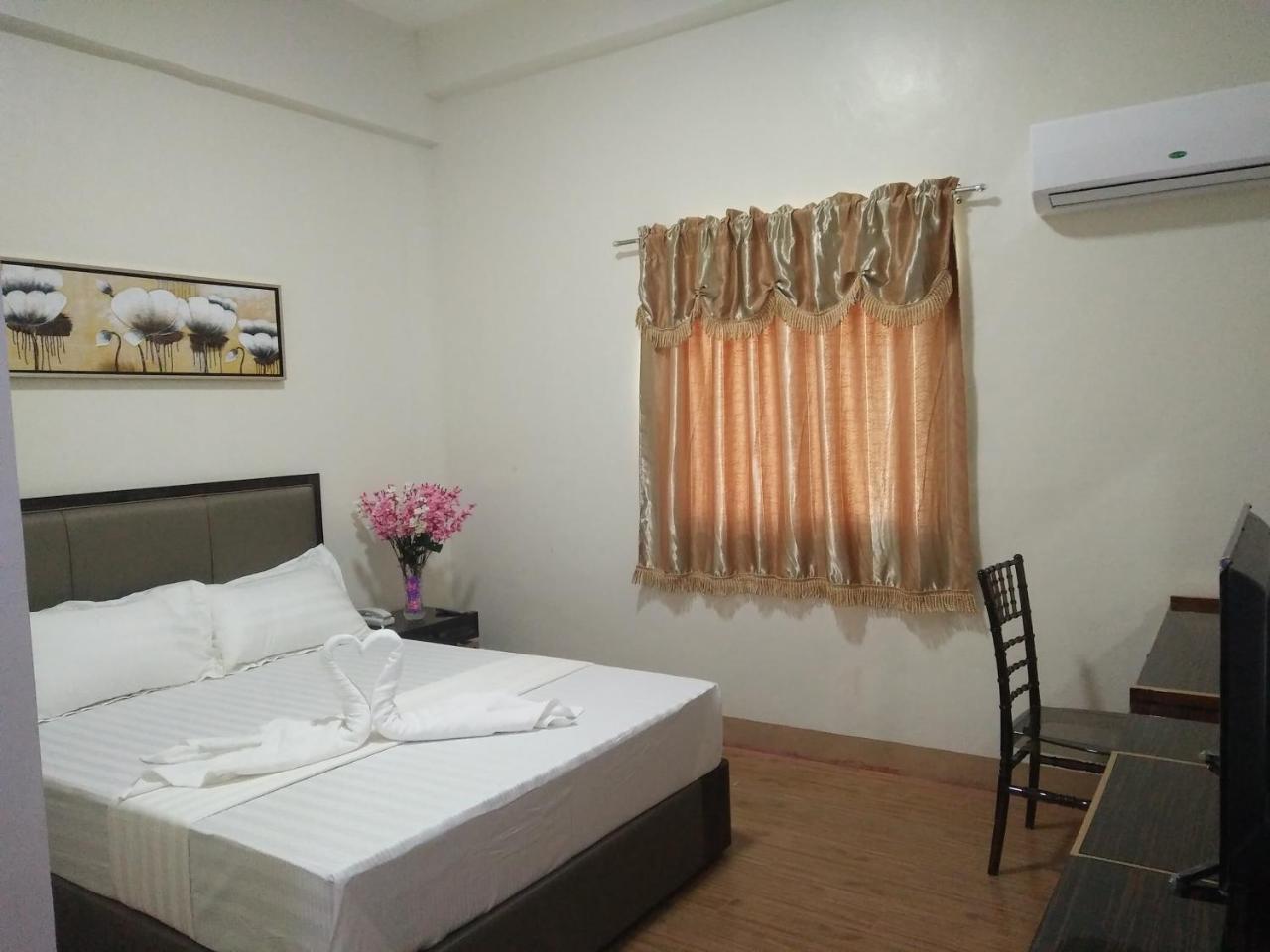 Meaco Royal Hotel - Batangas City Esterno foto