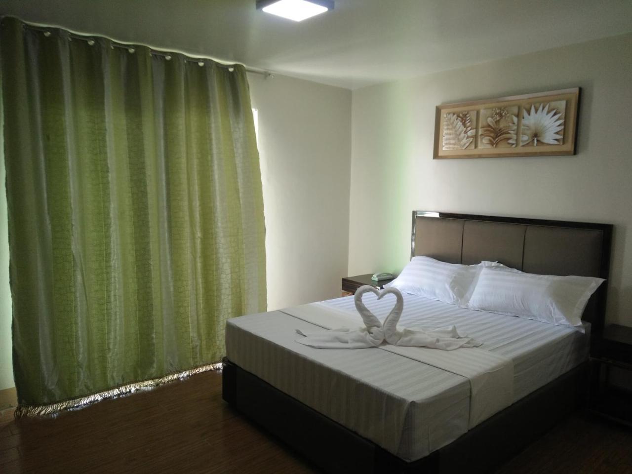 Meaco Royal Hotel - Batangas City Esterno foto