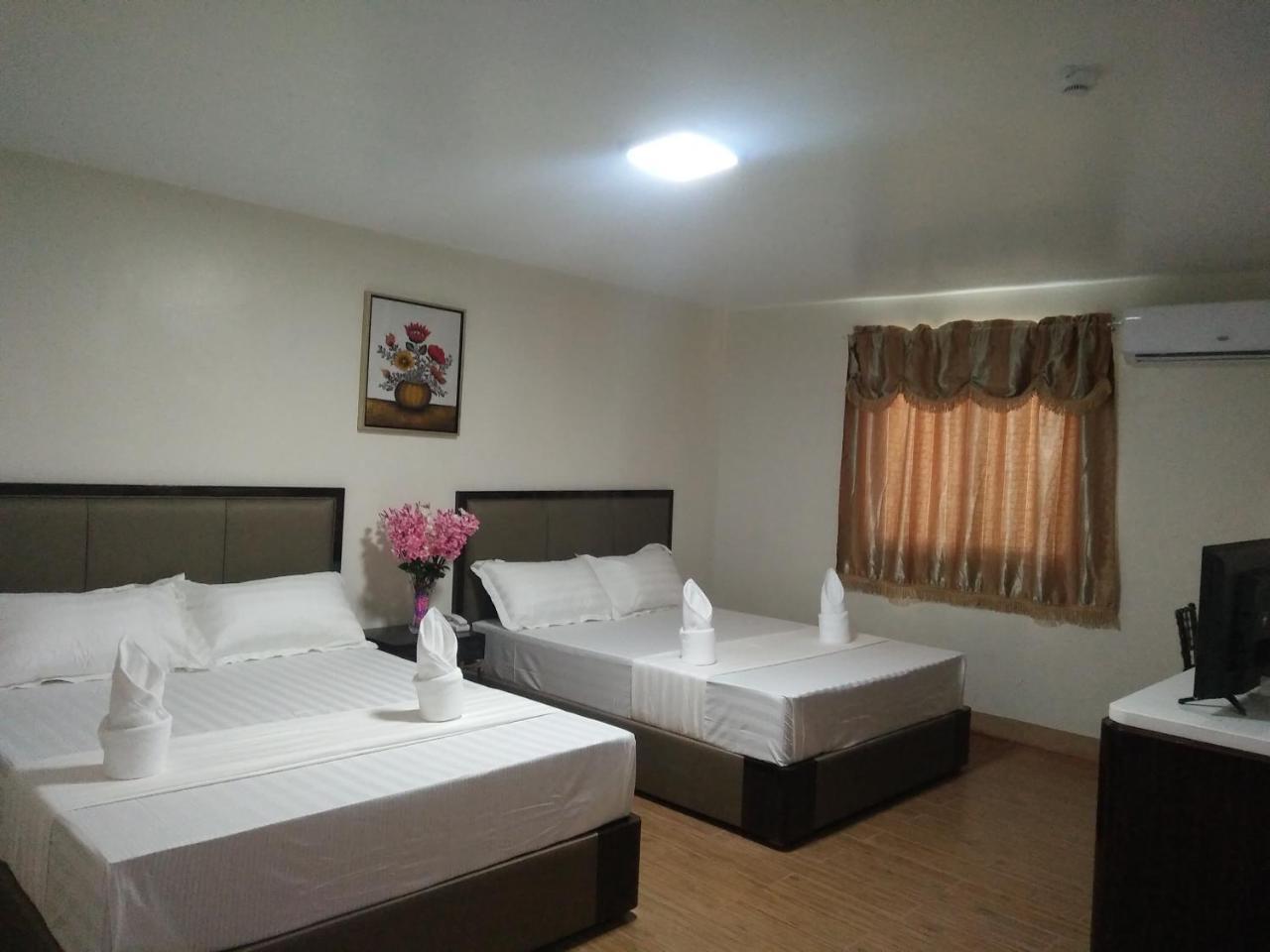 Meaco Royal Hotel - Batangas City Esterno foto