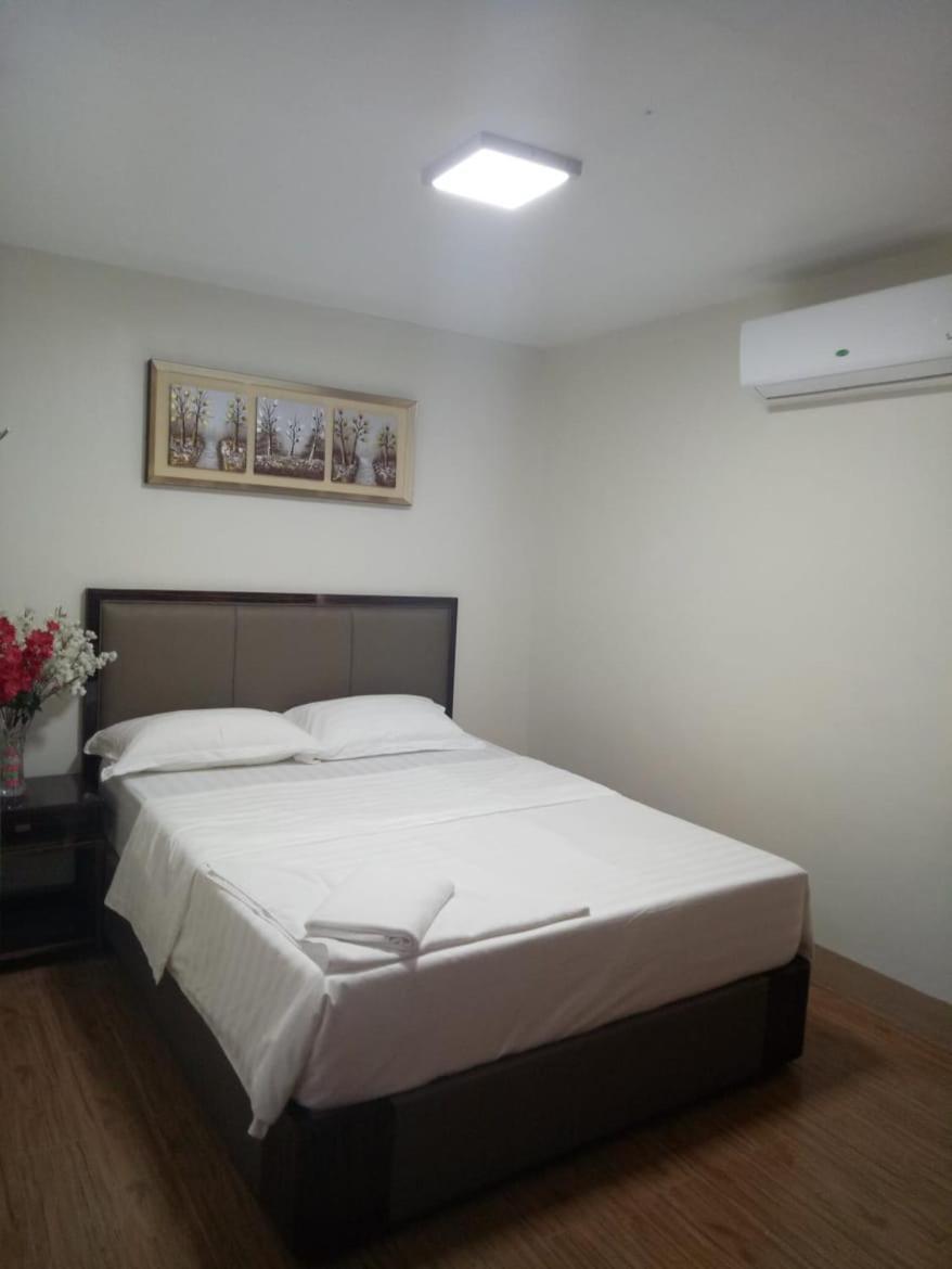 Meaco Royal Hotel - Batangas City Esterno foto