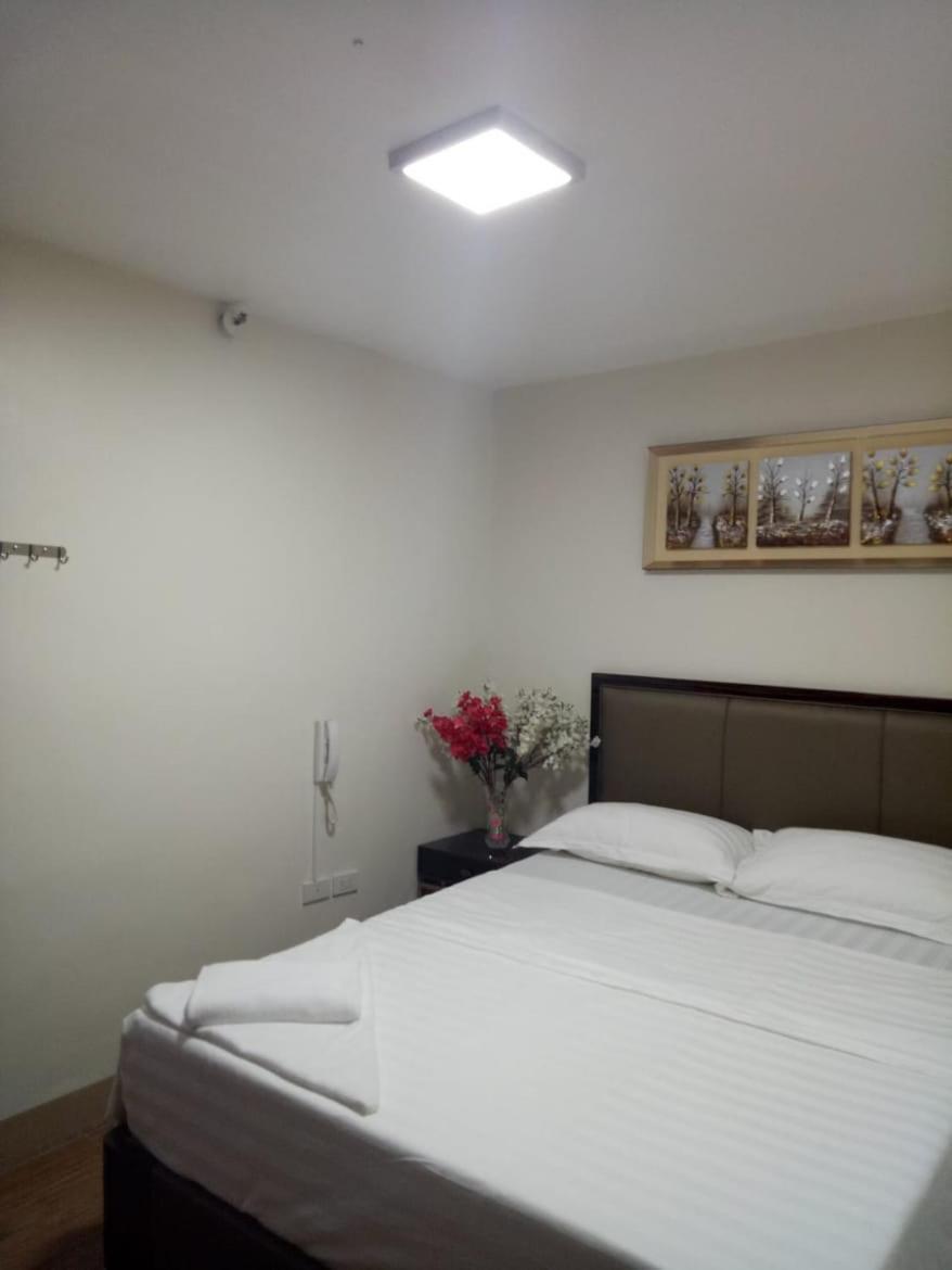 Meaco Royal Hotel - Batangas City Esterno foto