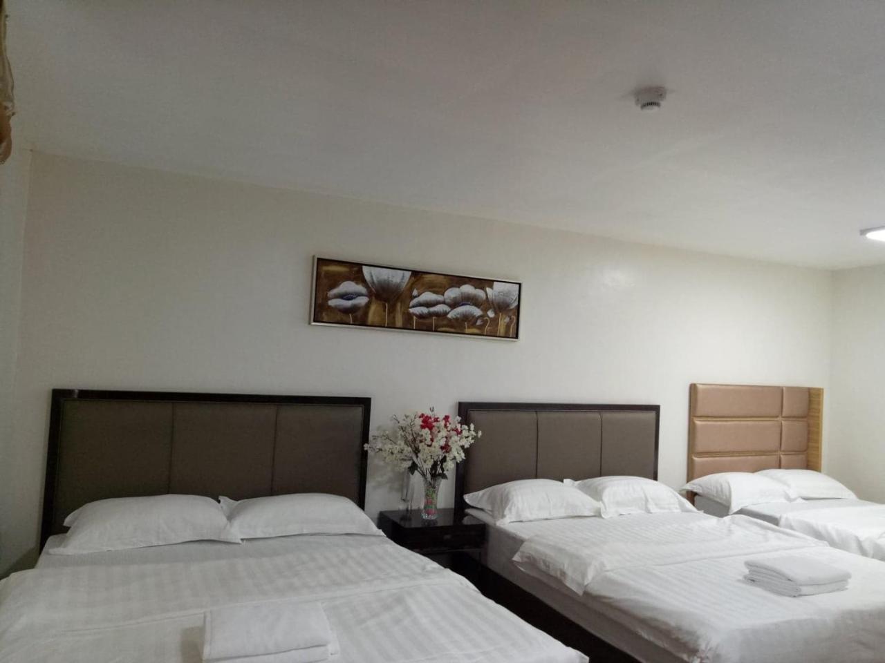 Meaco Royal Hotel - Batangas City Esterno foto