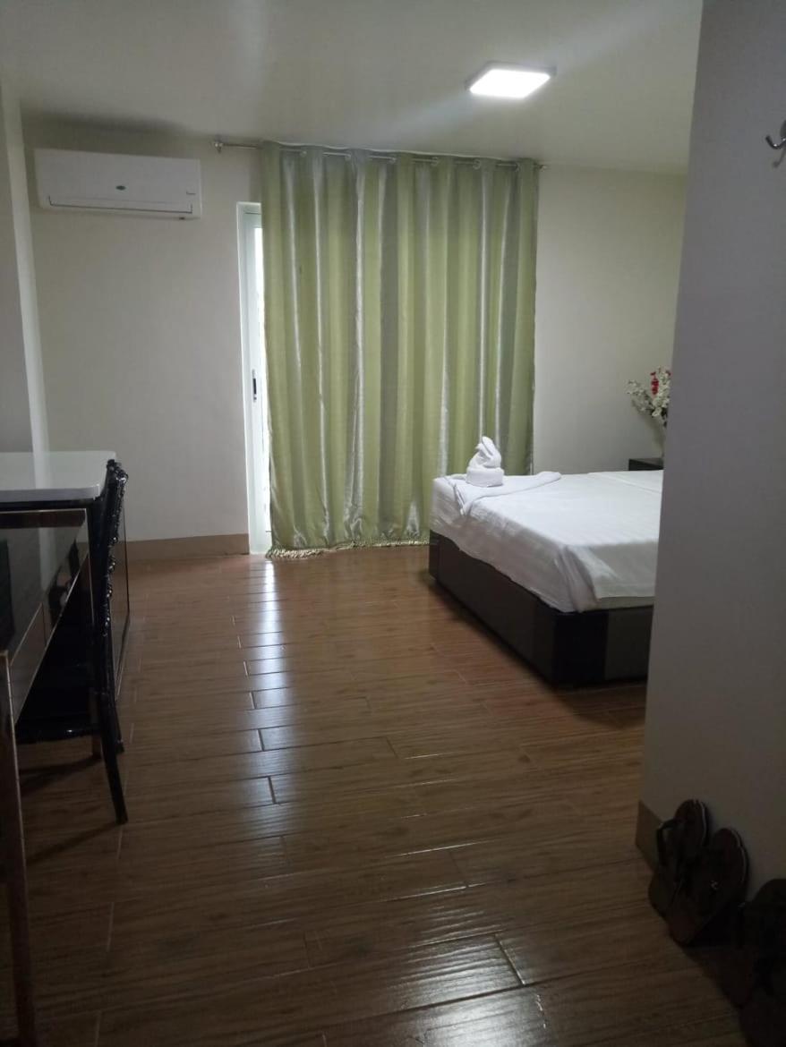 Meaco Royal Hotel - Batangas City Esterno foto