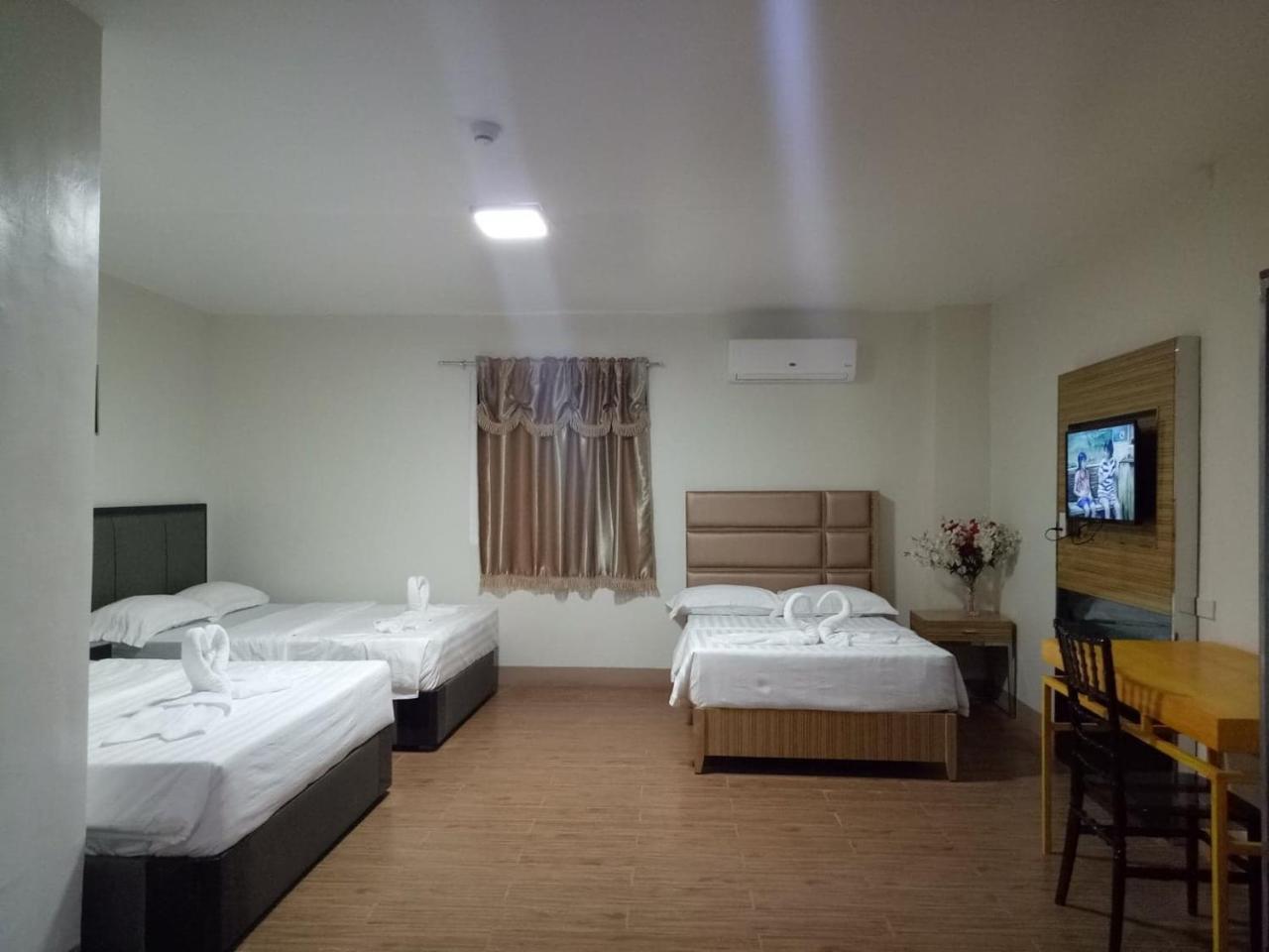 Meaco Royal Hotel - Batangas City Esterno foto