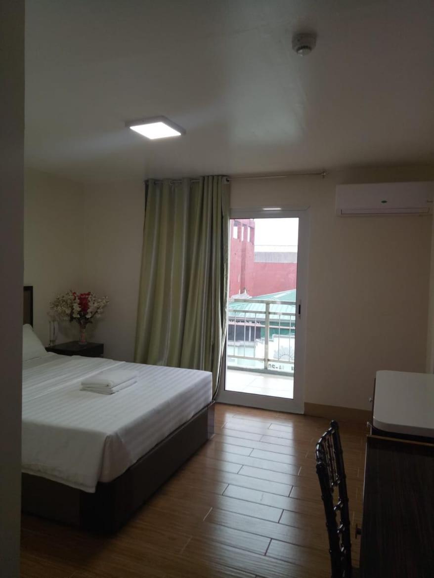 Meaco Royal Hotel - Batangas City Esterno foto