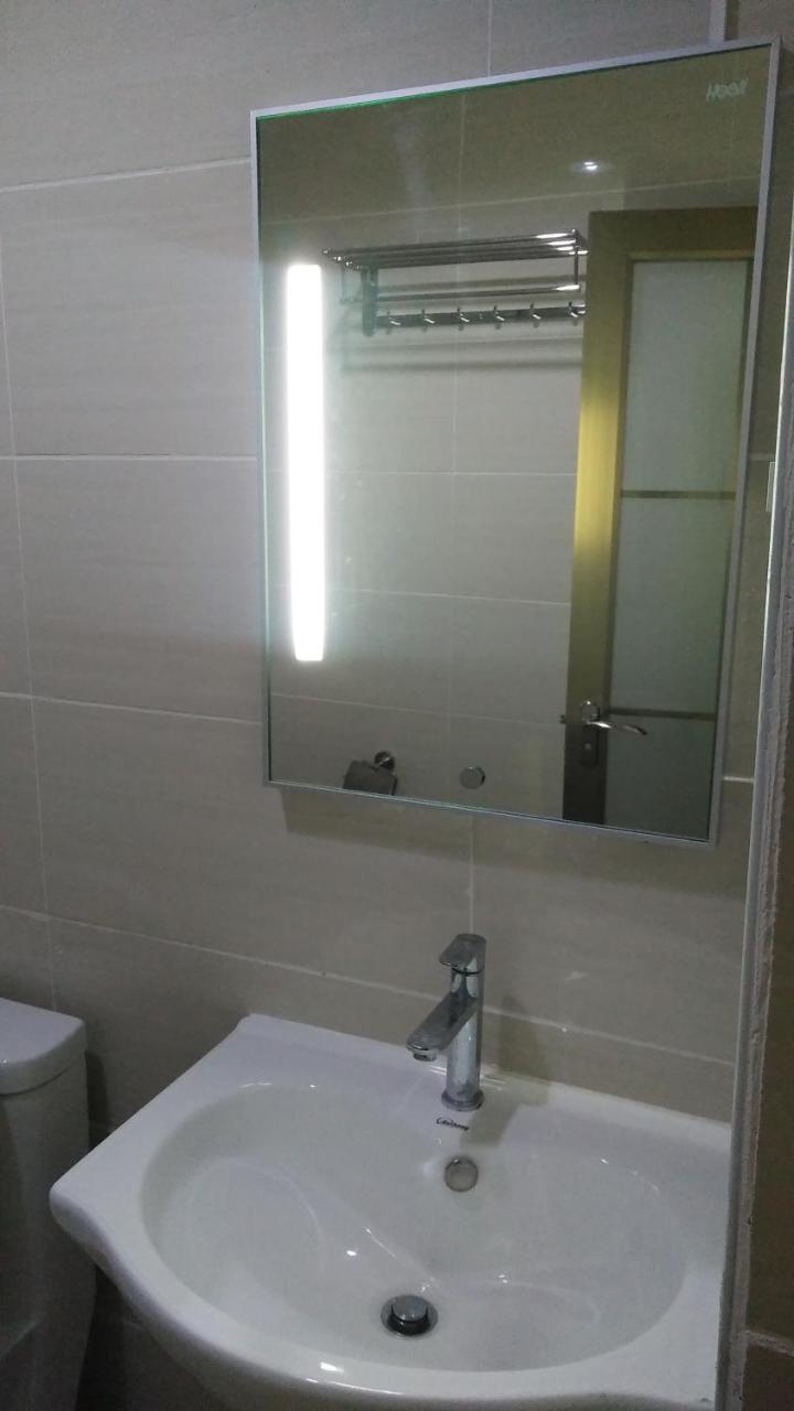 Meaco Royal Hotel - Batangas City Esterno foto