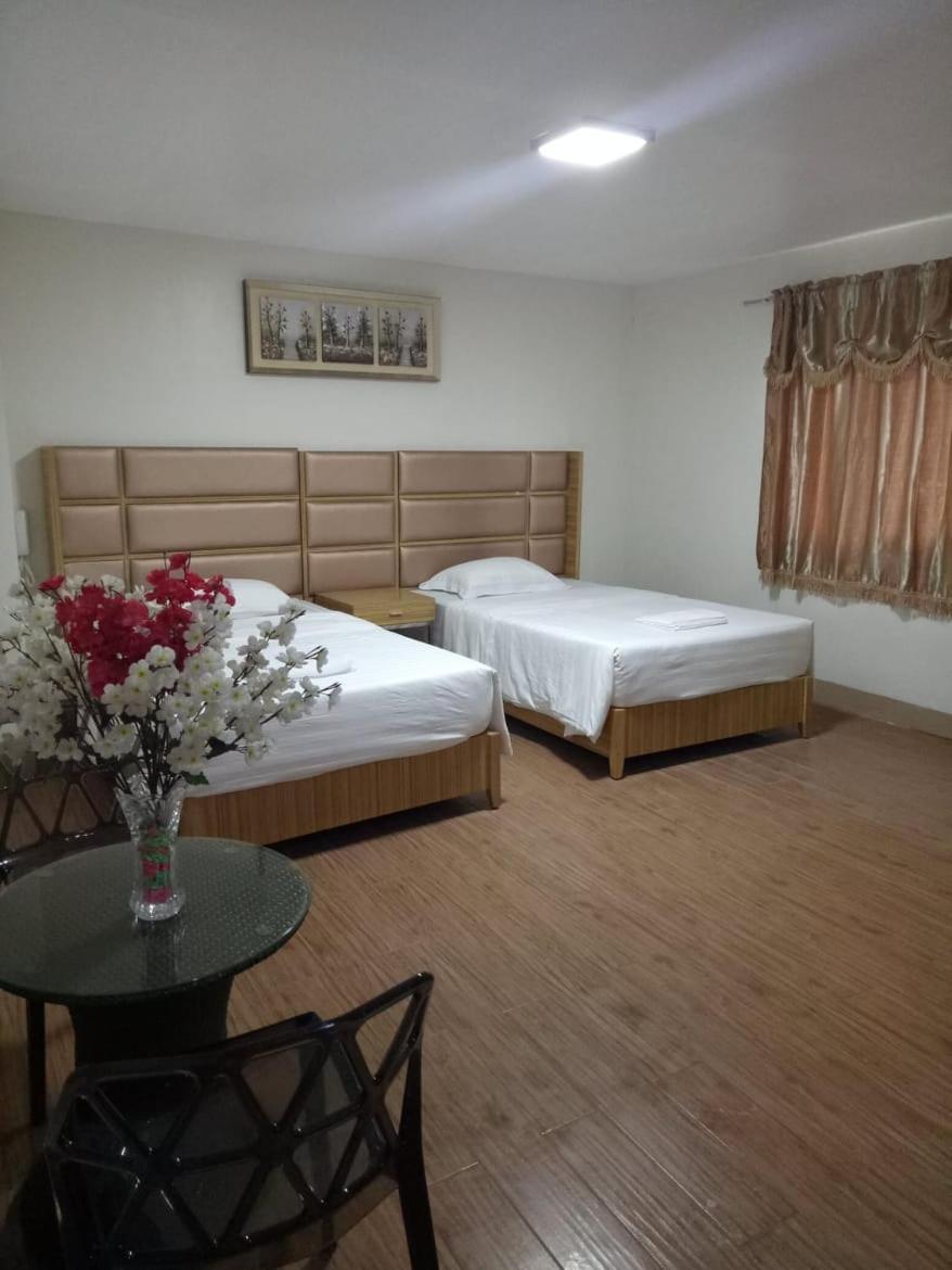 Meaco Royal Hotel - Batangas City Esterno foto
