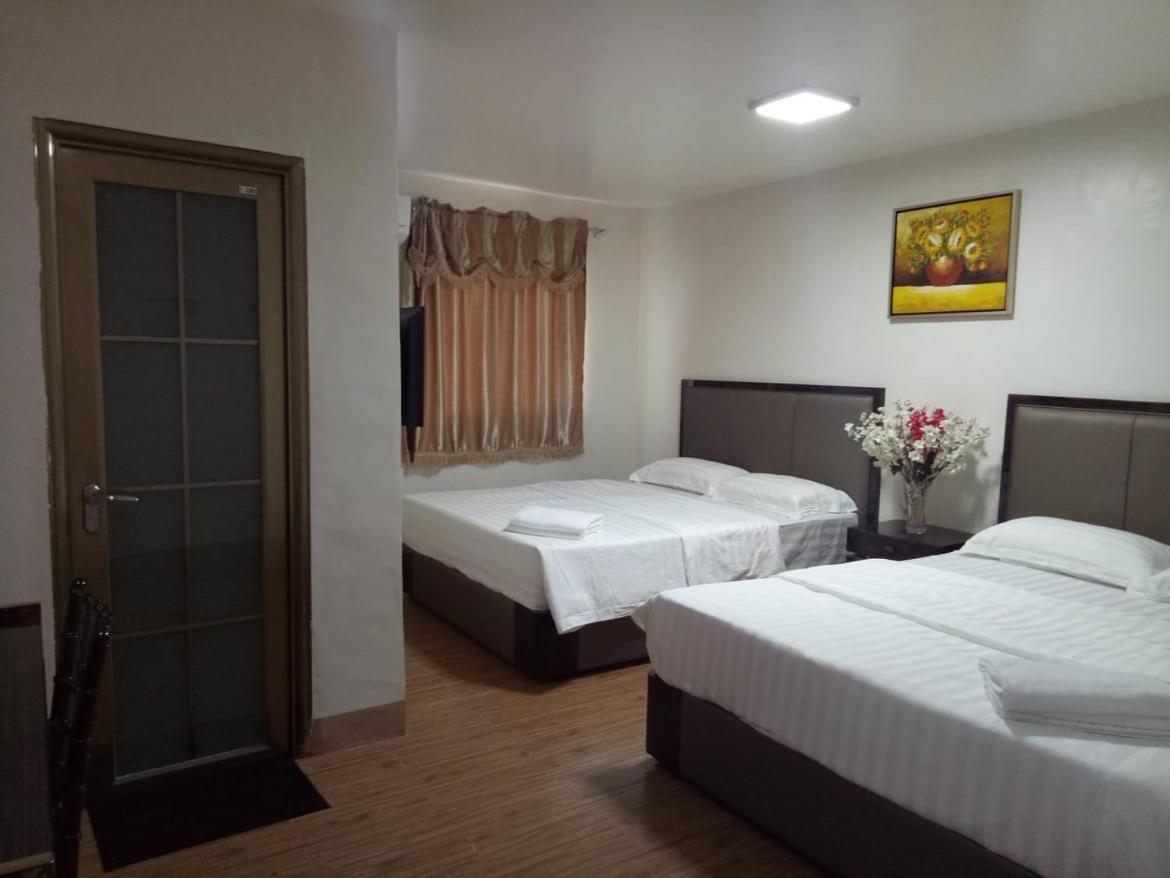 Meaco Royal Hotel - Batangas City Esterno foto
