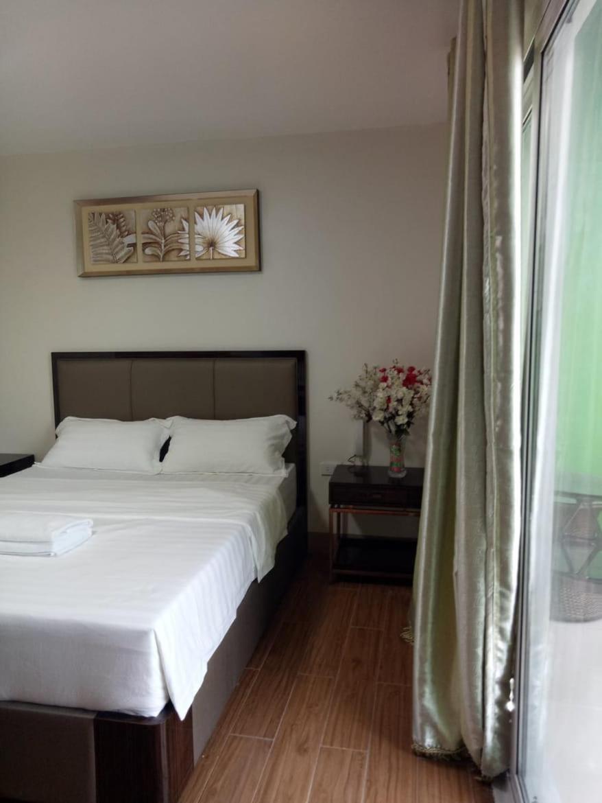Meaco Royal Hotel - Batangas City Esterno foto