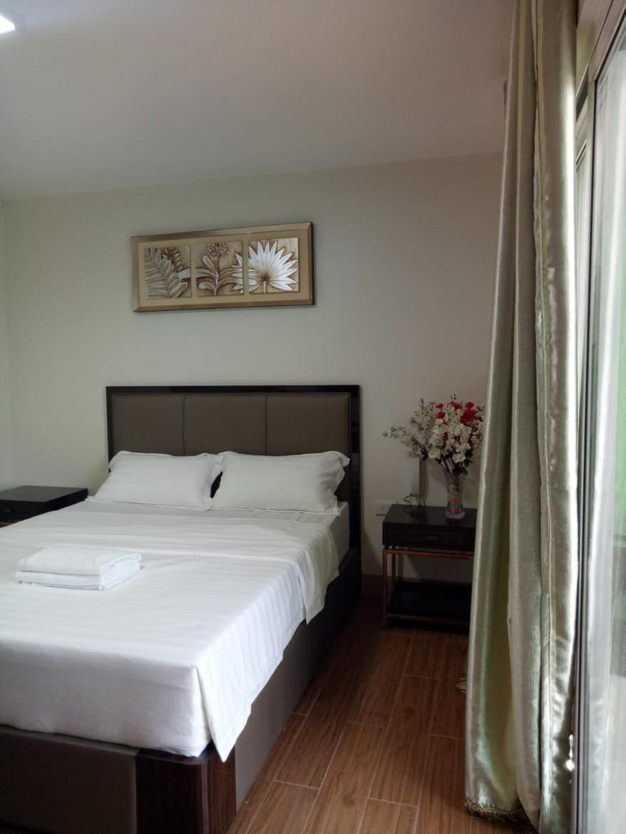 Meaco Royal Hotel - Batangas City Esterno foto