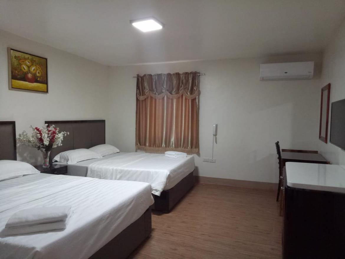 Meaco Royal Hotel - Batangas City Esterno foto