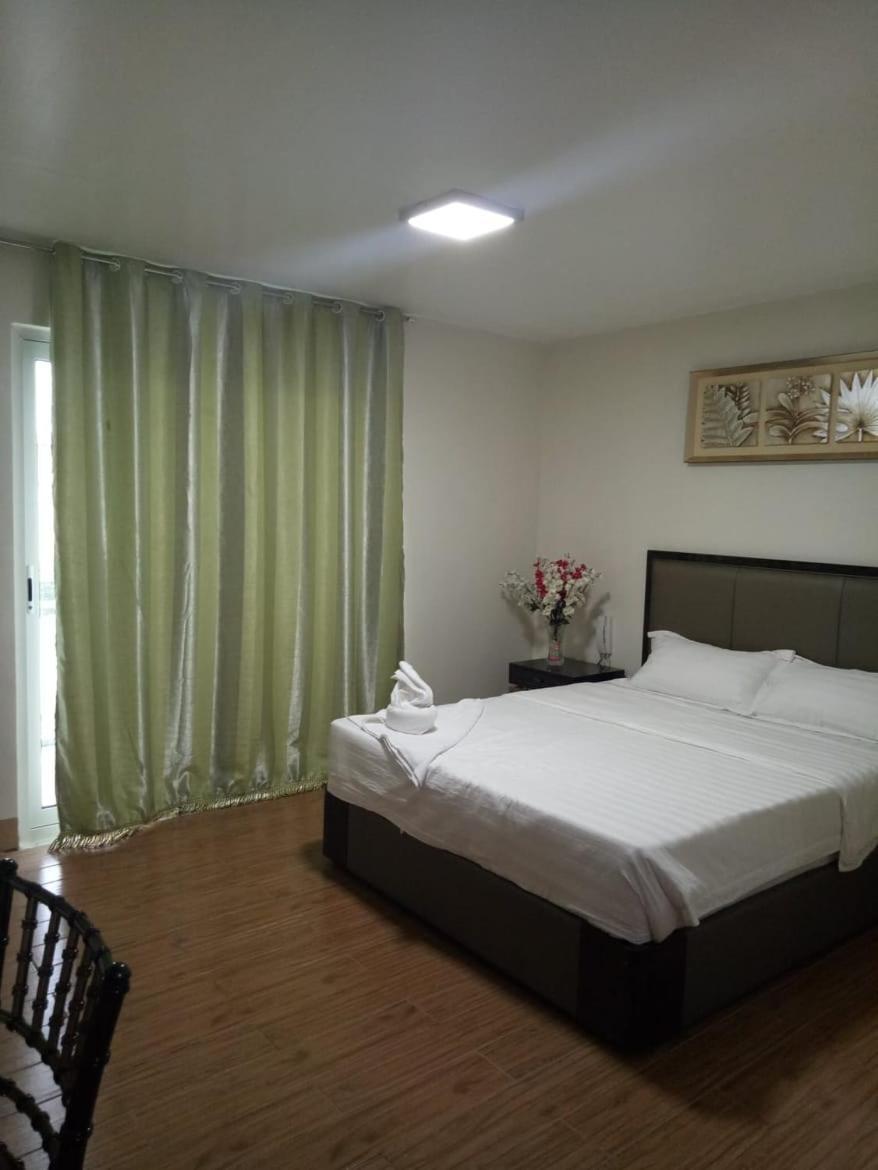 Meaco Royal Hotel - Batangas City Esterno foto